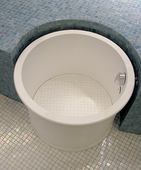 Foot basin made of Corian®